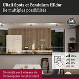 Cuisine moderne avec spots URail et Pendulum Hildor dimmables en blanc et bois pour éclairage polyvalent