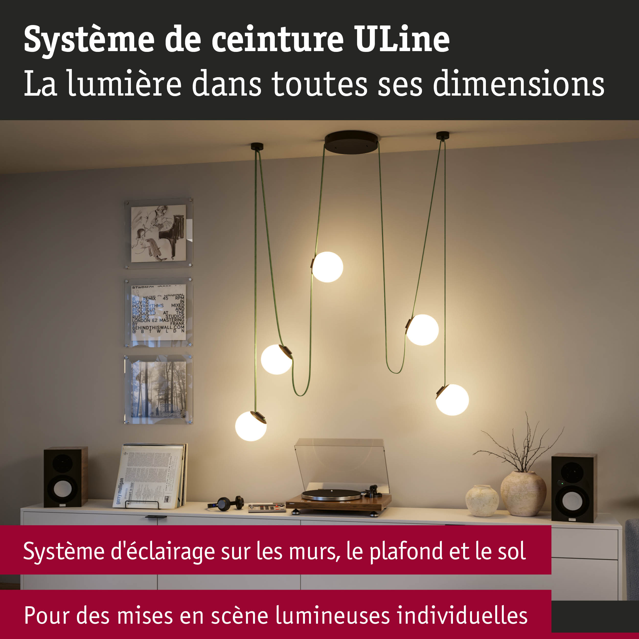 Suspension moderne avec globes blancs et câbles verts au-dessus d'un buffet avec platine vinyle