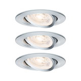 Drie ronde inbouwspots van geborsteld zilverkleurig aluminium met warm wit licht