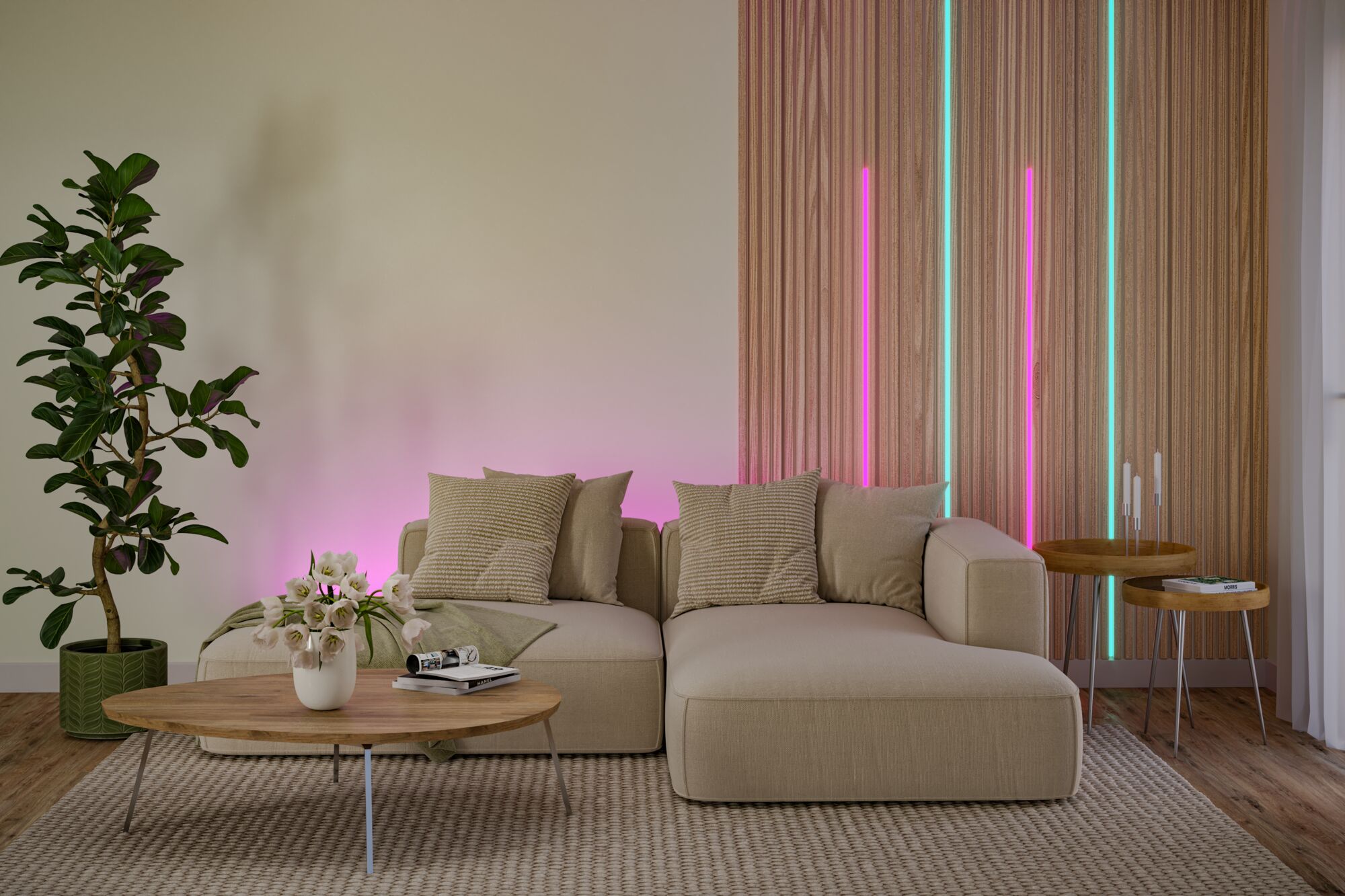Beiges Sofa mit Kissen vor Holzwand mit bunten LED-Lichtleisten und grünem Zimmerpflanze