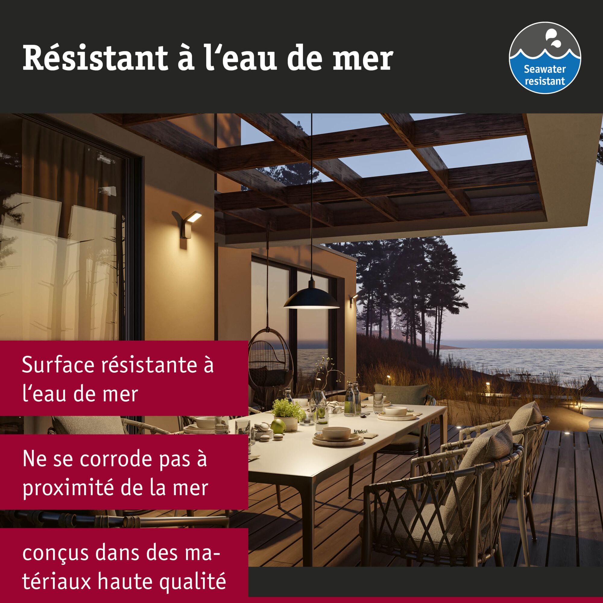 Espace extérieur moderne avec mobilier et éclairage résistants à l'eau de mer au bord de la mer