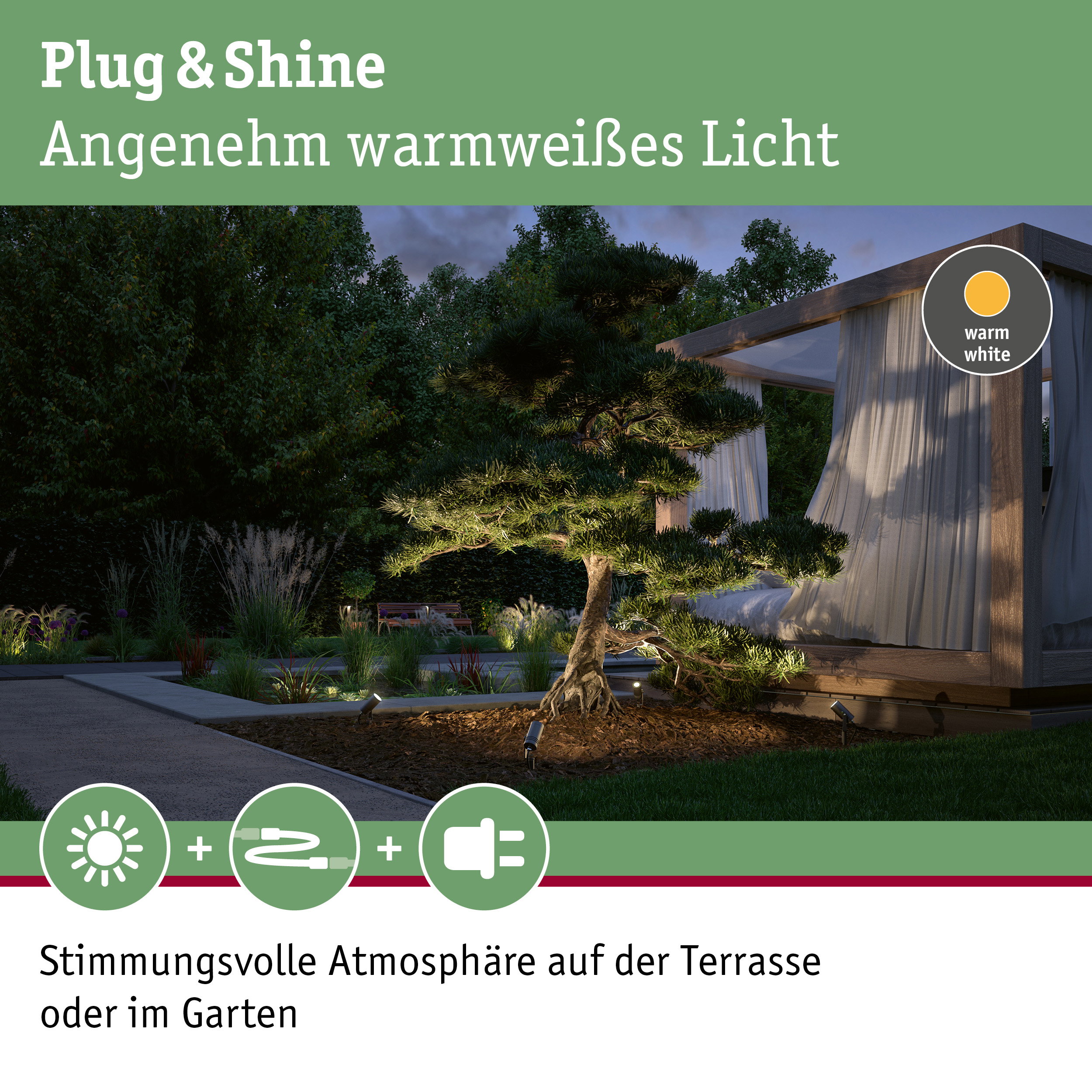 Garten mit warmweiß beleuchtetem Baum und moderner Holzterrasse mit Vorhängen bei Abendlicht