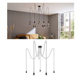 Moderne zwarte hanglamp met vijf kabels en lampen in woonkamer met grijze muur.