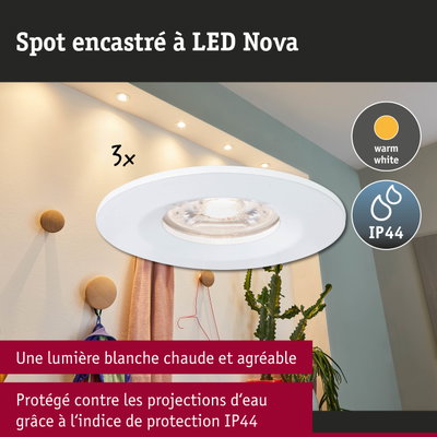 Spot encastré LED Nova blanc avec lumière blanc chaud et protection IP44 contre les projections d'eau