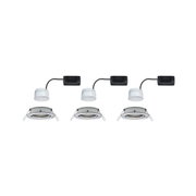 Tre hvide LED-indbygningsspots med sort tilslutningskabel og monteringsclips til loftmontering