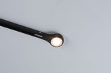 Sort LED-loftlampe med rund plastikhoved til moderne indendørs belysning