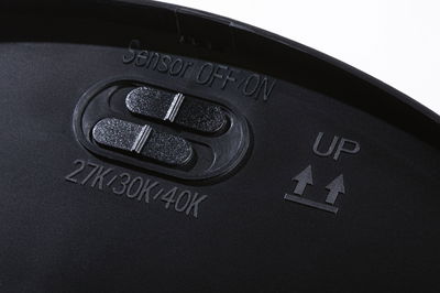 Schwarzer Kunststoffschalter mit Sensor ON/OFF und Helligkeitsstufen 27K, 30K, 40K für LED-Beleuchtung