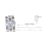 LED-strip met warmwitte lampjes, witte adapter en verbindingskabels voor veelzijdige verlichting