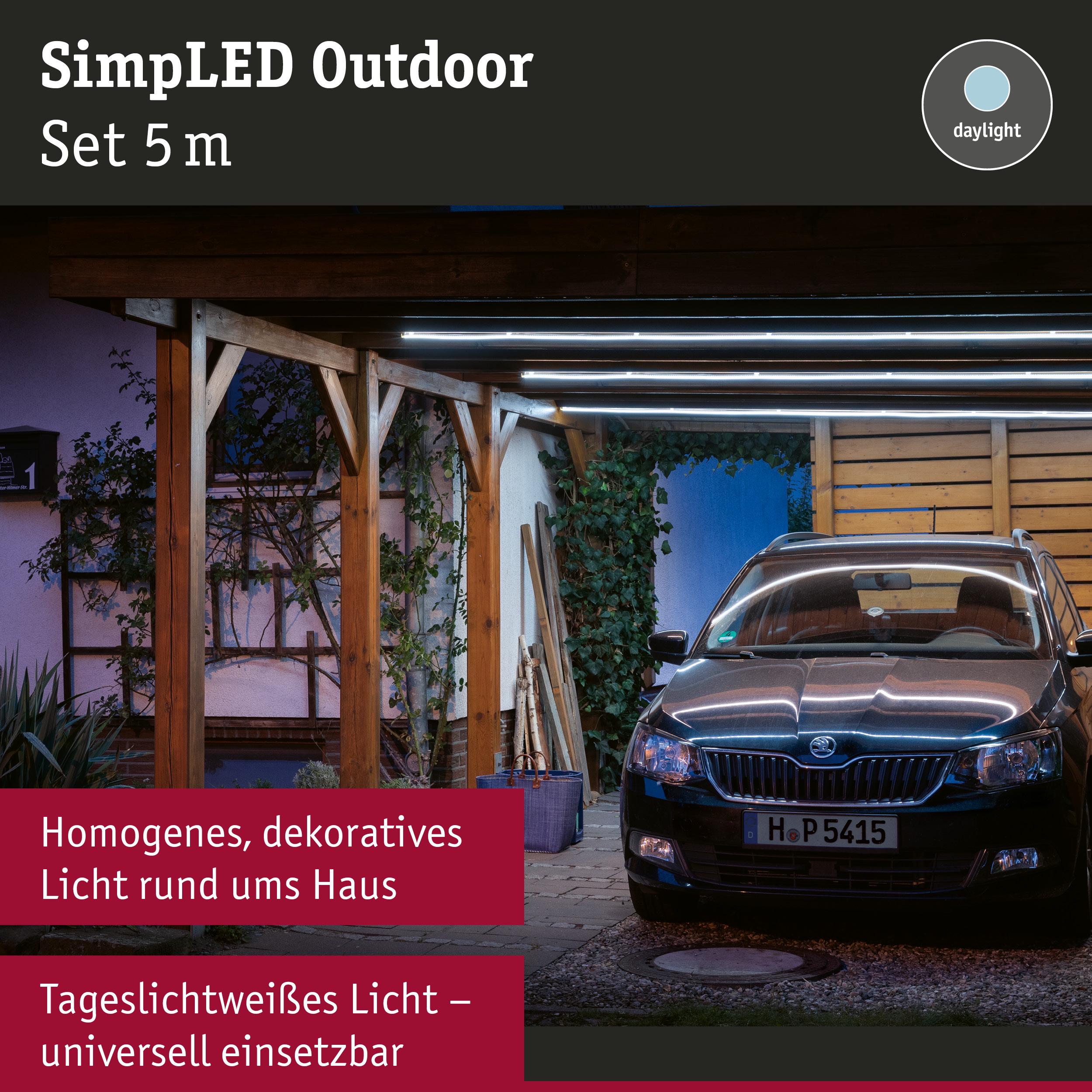 SimLED Outdoor 5m LED-Lichtstreifen in Tageslichtweiß unter Holzcarport mit Auto beleuchtet
