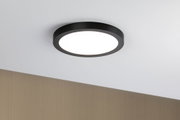 Okrągła lampa sufitowa LED z czarną metalową ramą i białym kloszem do nowoczesnego oświetlenia