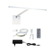 Moderne weiße LED-Wandleuchte mit Fernbedienung, Netzteil und Klebestreifen für flexible Beleuchtung.