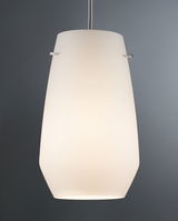 Suspension moderne en verre blanc avec accents métalliques pour un éclairage intérieur élégant.