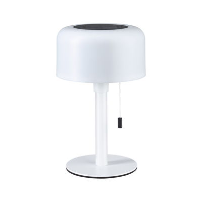 Moderne weiße Tischlampe aus Metall mit rundem Schirm und Zugschalter für Wohnraumbeleuchtung