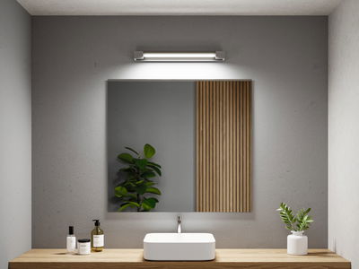 Modernes Badezimmer mit rechteckigem Spiegel und weißer LED-Wandleuchte über Holzwaschtisch