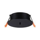 Rund sort metal indbygningsramme med orange clips til LED-spotinstallation