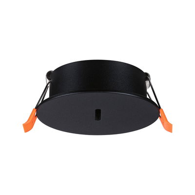 Rund sort metal indbygningsramme med orange clips til LED-spotinstallation