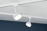 Zwei weiße LED-Strahler aus Metall an Schienensystem an der Decke für moderne Raumbeleuchtung