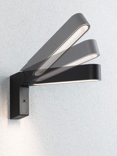 Schwarze LED-Wandleuchte aus Metall mit verstellbarem Leuchtarm für flexible Beleuchtung im Innenbereich.