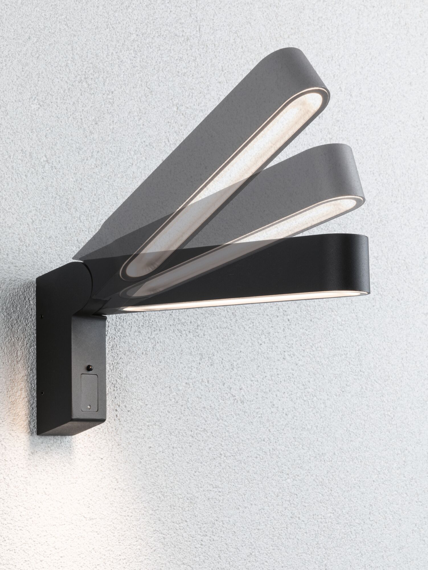 Black metal LED wall lamp with adjustable arm for flexible indoor lighting and modern design.