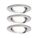 Trois spots encastrés ronds en aluminium brossé avec tête orientable argentée pour éclairage LED
