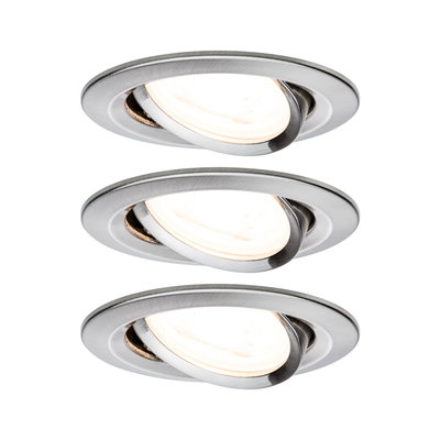 Trois spots encastrés ronds en aluminium brossé avec tête orientable argentée pour éclairage LED