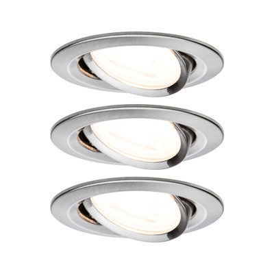 Trois spots encastrés ronds en aluminium brossé avec tête orientable argentée pour éclairage LED
