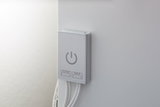 Interrupteur LED compact argenté avec symbole marche/arrêt et câbles blancs pour éclairage