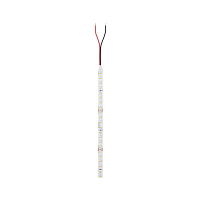 Slanke witte LED-strip met rode en zwarte draden voor veelzijdige verlichtingsoplossingen.