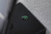Boîtier en plastique noir avec boussole verte et blanche intégrée pour navigation précise