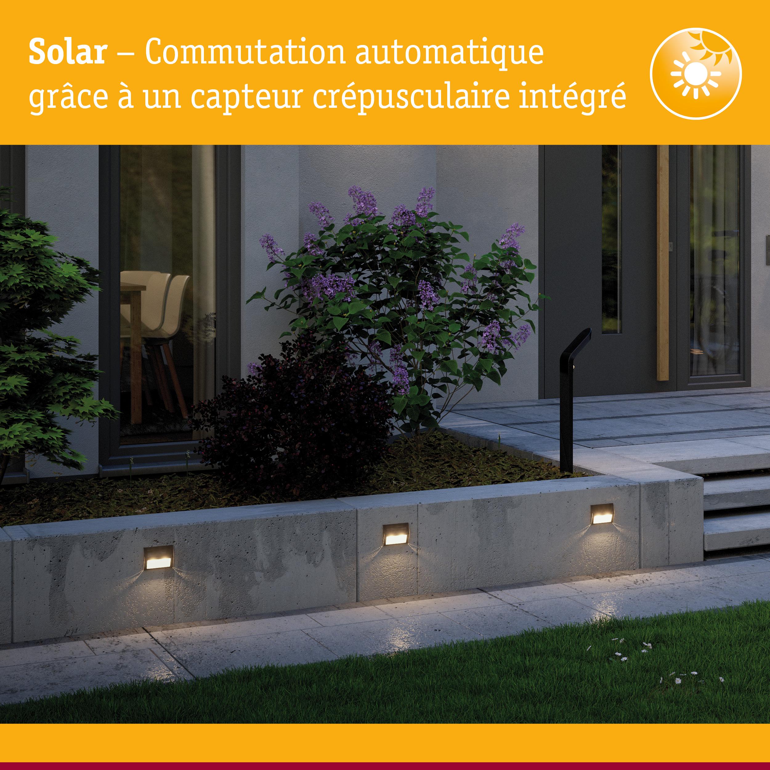 Appliques extérieures modernes dans un mur en béton avec capteur crépusculaire automatique pour éclairage de jardin