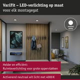 Moderne woonruimte met op maat gemaakte LED-plafondverlichting in neutraal wit licht 4000K