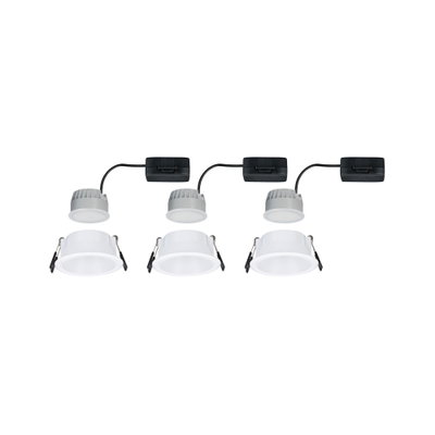 Drie witte LED-inbouwspots met grijze koellichamen en zwarte aansluitdozen voor moderne verlichting