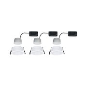 Trois spots encastrés LED blancs avec dissipateurs gris et boîtiers noirs pour éclairage intérieur moderne