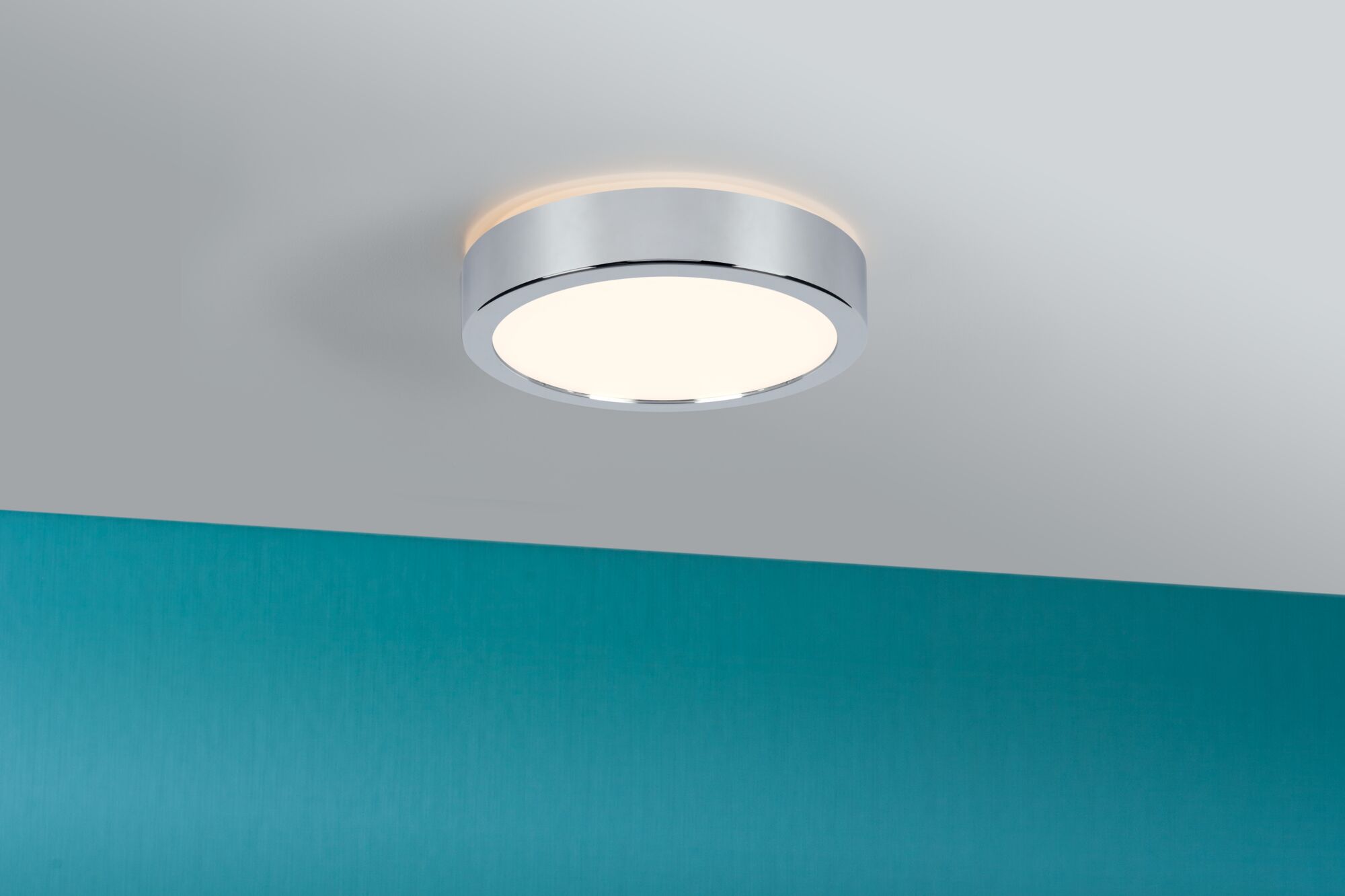 Runde Deckenleuchte aus Chrom mit warmweißem LED-Licht und modernem Design für Wohnräume