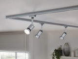 Tre-lyset LED loftlampe i sølvmetal med justerbare spotlys til moderne boligbelysning