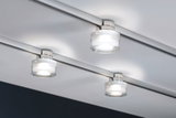Drei moderne Deckenstrahler mit Glas und Metall in Weiß und Silber für flexible Raumbeleuchtung