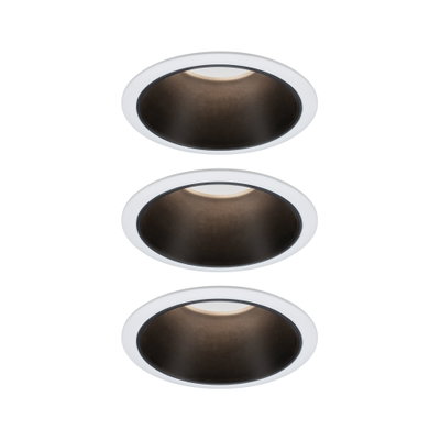 Trois spots encastrés blancs avec anneau intérieur noir en métal pour éclairage LED moderne au plafond