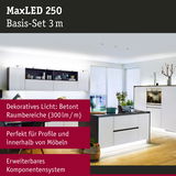 MaxLED 250 LED-Lichtset 3 m in moderner Küche mit weißer Möbelfront und indirekter Beleuchtung