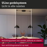 ULine gordelsysteem met zwarte hanglampen boven eettafel in moderne minimalistische kamerverlichting
