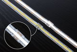 LED-strip med gennemsigtig forbindelse på sort overflade, fleksibel 24V belysningsstribe.