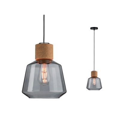 Hanglamp met grijs glas en kurkdetail, modern ontwerp voor duurzame woonverlichting
