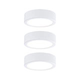 Drie ronde witte LED-plafondlampen van kunststof met warm wit licht voor moderne interieurs