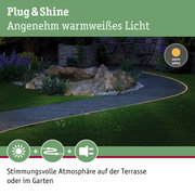 Gartenweg mit warmweißem LED-Lichtband für stimmungsvolle Außenbeleuchtung und Terrasse