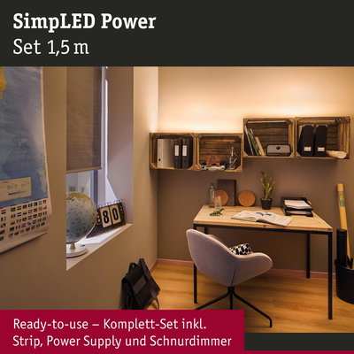 Warmweiß beleuchteter Arbeitsplatz mit SimpLED Power LED-Strip Set 1,5 m für indirekte Beleuchtung