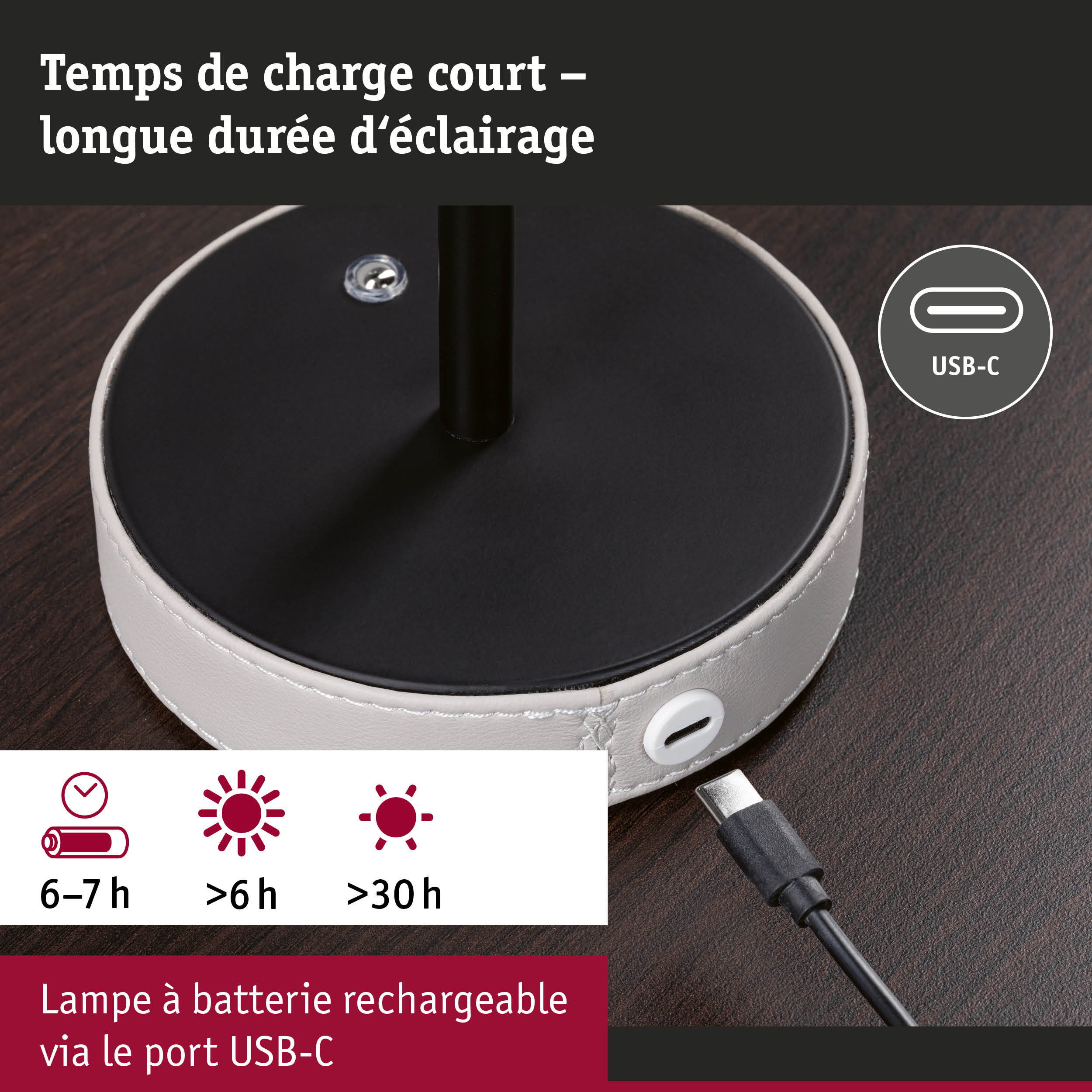 Chargeur USB-C avec surface noire et base en cuir blanc pour lampes LED rechargeables à longue autonomie