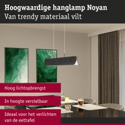 Moderne hanglamp Noyan van grijs vilt boven eettafel met decoratie en koffie