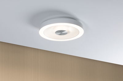 Rund hvid LED-loftlampe med struktureret diffusor og metalcenter til moderne belysning