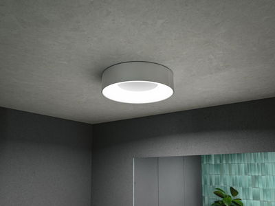 Rund hvid metal loftslampe med varmt hvidt LED-lys til moderne rumbelysning
