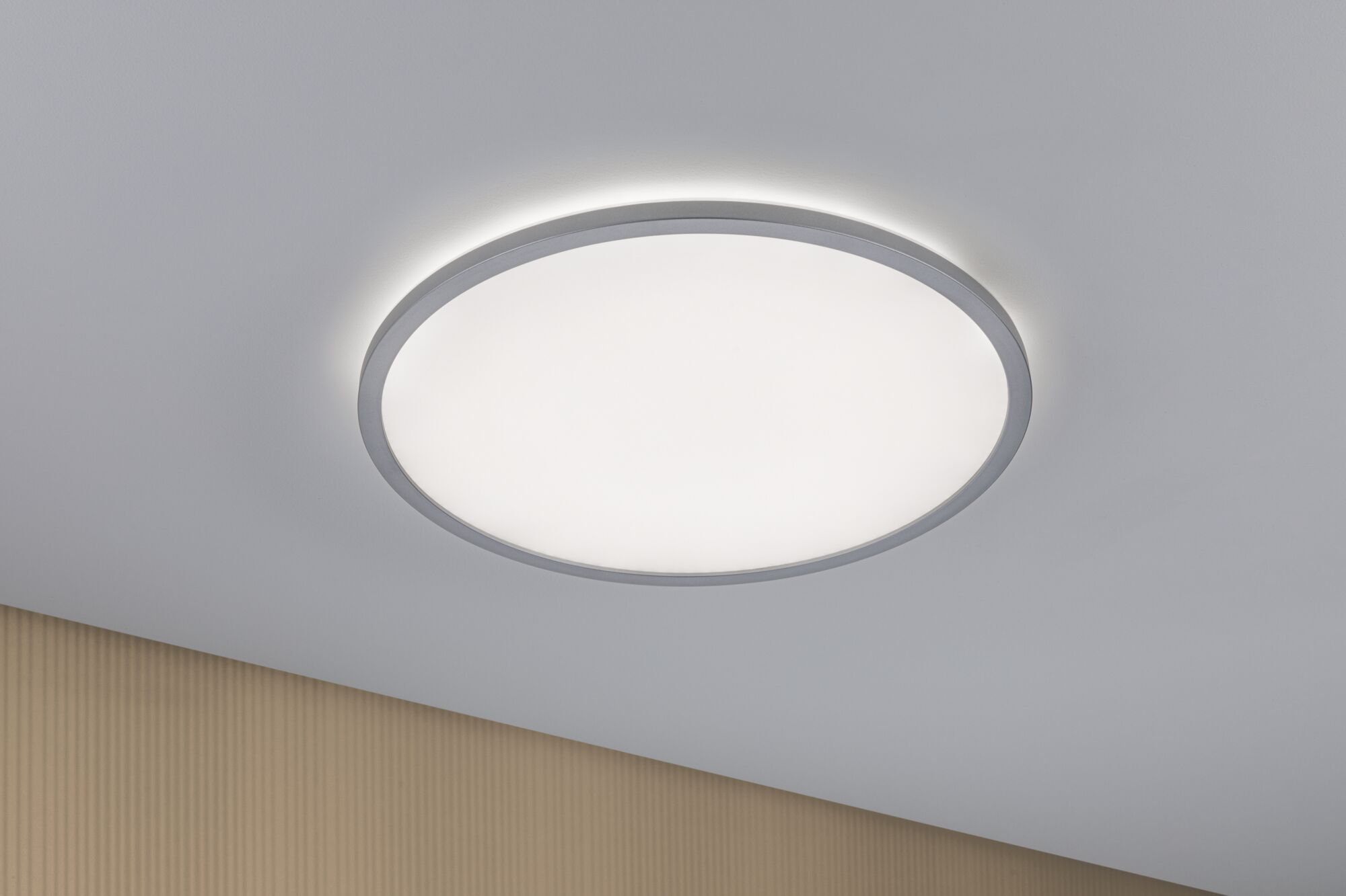 Runde LED-Deckenleuchte mit weißem Diffusor und grauem Rahmen für modernes Raumlicht