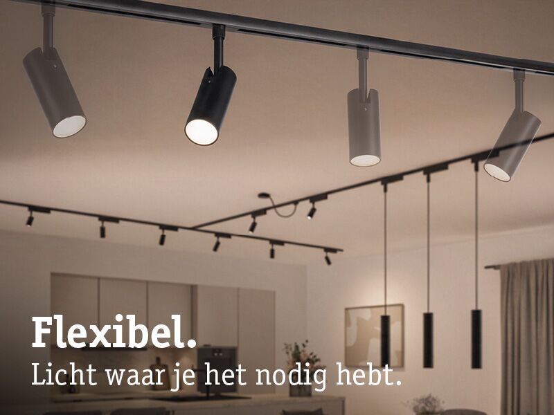 Zwarte flexibele URail LED-plafondspots in moderne woonkamer met verstelbare verlichting
